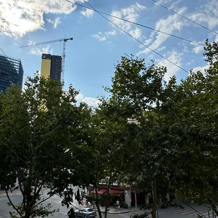 Centre Lions Gate 9 티라나