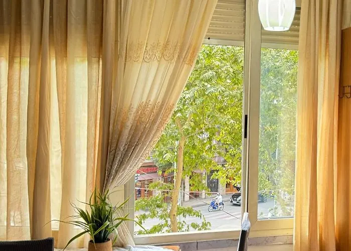 Centre Lions Gate 9 *