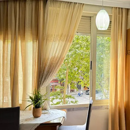 Centre Lions Gate 9 *